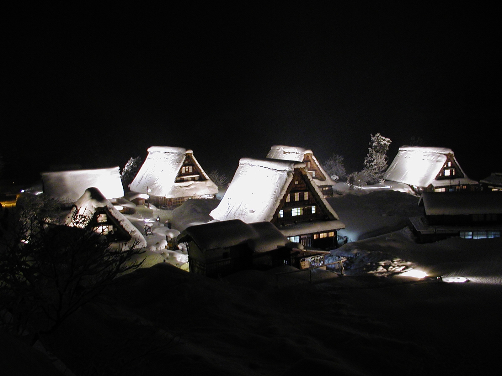 世界遺産五箇山　菅沼合掌造り集落冬のライトアップの画像